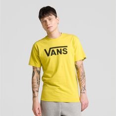 Tradição e originalidade estão presentes na cultura Vans. A Camiseta Vans Classic SS Warm Olive é um clássico Vans. Na cor verde, a camiseta masculina de manga curta, é confeccionada em tecido 100% algodão. Traz estampa frontal com assinatura Vans em “Drop V” centralizada na altura do peito, em silk à base d’água. Com gola canelada, apresenta costura reforçada nos ombros e etiqueta Vans aplicada na manga. Toda autenticidade Vans para aproveitar os momentos com muito conforto e estilo.