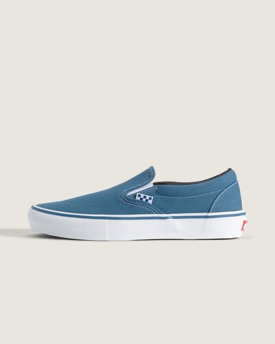 Sem cadarço. Feito para o skate. Completamente redesenhado para o skate moderno, a coleção Skate Classics oferece mais do que os skatistas precisam para permitir o máximo de progressão. Feito com cabedal clássico de camurça e lona, o Tênis Skate Slip-On Navy traz o visual icônico que você deseja, ao mesmo tempo em que oferece todos os benefícios de desempenho que os skatistas exigem. Um item essencial no guarda-roupa da comunidade do skate há décadas, este Skate Slip-On foi destaque no Tony Hawk's Pro Skater 3 + 4, consolidando seu lugar no skate para sempre.