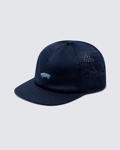 Um acessório marcante que além de te proteger carrega muita personalidade e transmite a cultura street style. Seu visual icônico carrega a identidade Vans na essência. O Boné Parisian Night traz segurança e conforto para qualquer rotina. Presença forte na cultura do esporte e das ruas, características da tradição Vans, o boné é confeccionado em tecido 100% algodão e possui seis painéis, de aba reta e traz patch bordado com o tradicional skate Vans “Off The Wall” aplicado na parte frontal. De tamanho único e regulável no snapback, o modelo é de fácil ajuste.