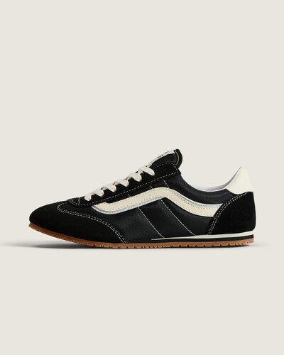 <p>Um clássico discreto com um toque moderno, o&nbsp;tênis Vans&nbsp;Super Lowpro reimagina a herança da marca com inspiração no icônico Serio Competition – Style 84. Projetado para oferecer conforto, ajuste e versatilidade, ele é ideal para&nbsp;homens e mulheres&nbsp;que buscam um estilo autêntico, equilibrando funcionalidade do dia a dia e detalhes marcantes.</p>
<p>Perfeito para uso o ano todo, o&nbsp;tênis Vans masculino e feminino&nbsp;Super Lowpro une história e inovação em um design versátil, garantindo um visual despojado para todos os estilos. Seja para&nbsp;eles ou elas, esse é o tênis que combina tradição e modernidade.</p>