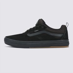 O Kyle Walker, modelo lendário introdutório do profissional rookie Kyle Walker, o Tênis Skate Kyle Walker Blackout é construído com cabedal em tecido de camurça e sarja com subcamadas de borracha de reforço Duracap™ em áreas de alto desgaste para uma durabilidade incomparável. As novas palmilhas Popcush™ com retorno de energia proporcionam amortecimento superior e proteção contra impactos, enquanto ajudam a reduzir o cansaço das pernas para sessões de skate mais longas. A revolucionária construção Wafflecup™ oferece o suporte de uma entressola sem sacrificar a aderência ou sensação de prancha de um tênis vulcanizado tradicional.