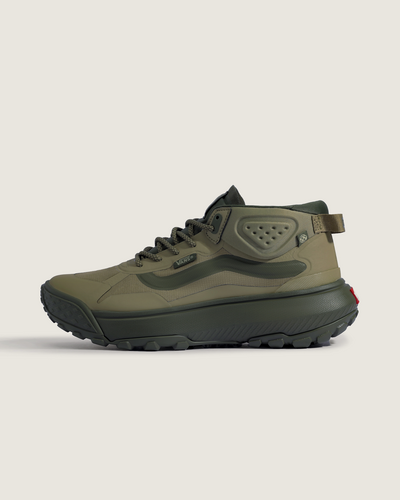 Sempre pronto. Combinando o estilo da Vans com a funcionalidade em todos os terrenos, com DWR impermeável e solado aderente. O Tênis Mte Crosspath Mid Dark Green Brown foi projetado para encarar tanto as ruas da cidade quanto terrenos não pavimentados. Elevado para maior suporte ao tornozelo, ele foi feito para qualquer aventura, com conforto diário, aderência confiável e cabedal impermeável para manter você sempre em movimento.