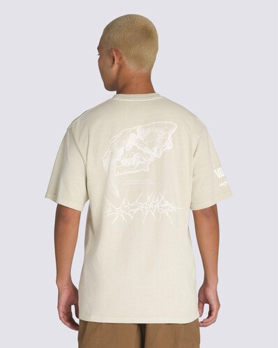 Feita de material macio de algodão orgânico, a Camiseta Mte Sabertooth Ss Tee Peyote apresenta uma lavagem overdye para um visual vintage. Coberta com uma gola canelada e detalhes do ícone VR3, ela possui estampa frontal na altura do peito, no lado esquerdo e nas costas, em silk à base d’água.

A equipe da Vans definiu metas ambiciosas de sustentabilidade. Grandes ou pequenos, todos os esforços se somam a uma mudança positiva. Para ganhar o logotipo do globo Checkerboard, pelo menos 30% do produto deve ser feito de um ou uma combinação de materiais reciclados, renováveis ??e/ou regenerativos. Para saber mais sobre a Vans e sua jornada para materiais sustentáveis, acesse www.vans.com.br/sustentabilidade.