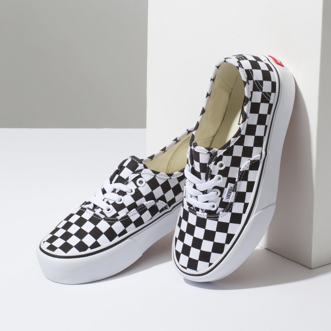 Vans authentic hotsell checkerboard platform