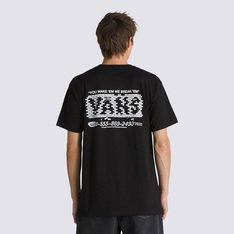 Fundada na Califórnia em 1966, a Vans está envolvida com a cultura de rua, artes, música e ligada ao skate e à evolução do esporte, sem perder a essência. Dos clássicos aos modernos, a Vans possui uma enorme variedade de modelos de tênis, roupas e acessórios, sempre mantendo o estilo "Off The Wall". A Camiseta Break Made SS Black de manga curta preta possui estampa frontal e nas costas com assinatura Vans® dentro de um muro de tijolos, com a inscrição da frase: “You make ‘em we break’ em” - em silk à base d’água. Traz etiqueta tecida Vans aplicada na manga.