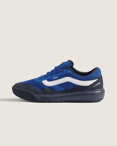 O UltraRange surgiu como resposta da Vans à necessidade de conforto em longas viagens, unindo praticidade e performance. O modelo Tênis Ultrarange Rw 20 Classic Blue apresenta cabedal em material sintético com acabamento limpo e painéis texturizados, que proporcionam ajuste confortável e sensação envolvente. A construção Rapidweld minimiza costuras para maior leveza, enquanto a sola de borracha garante durabilidade e aderência para rotinas ativas. Perfil moderno que prioriza suporte, conforto e mobilidade.