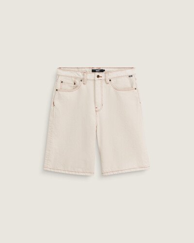 A Bermuda Check 5 Baggy Denim Natural Seed apresenta corte baggy até o joelho e construção em tecido sarja resistente. O cós com fechamento por botão e os cinco bolsos funcionais garantem praticidade enquanto a costura de destaque e a bainha aplicada adicionam personalidade discreta. Toque robusto e caimento descontraído, com liberdade de movimento e sensação de conforto sem comprometer a estrutura do modelo.