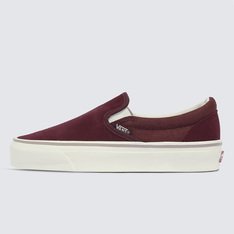 A Vans reconstruiu alguns dos seus clássicos mais icônicos com escolhas intencionais sobre os materiais utilizados. Com cabedais feitos de algodão orgânico e poliéster reciclado, um solado que usa borracha natural e uma palmilha de espuma de base biológica para um conforto que faz você se sentir bem, o Tênis Slip-On Mte Salt Wash Madder Brown mantém todo o DNA “Off The Wall” da Vans, enquanto dá um passo na direção certa. A equipe da Vans definiu metas ambiciosas de sustentabilidade. Grandes ou pequenas, todos os esforços se somam a uma mudança positiva. Para ganhar o logotipo do globo Checkerboard, pelo menos 30% do produto deve ser composto de um ou uma combinação de materiais reciclados, renováveis ??e/ou regenerativos. Para saber mais sobre a Vans e sua jornada para materiais sustentáveis, acesse www.vans.com.br/sustentabilidade.