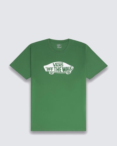 Fique “Off The Wall” em todas as ocasiões. Uma combinação autêntica e criativa do LifeStyle Vans para composições casuais e esportivas. A Camiseta Style 76 Ss Tee Fairway de manga curta é confeccionada em 100% algodão, com estampa frontal em silk à base d’água, com assinatura Vans em “Drop V” e “Off The Wall” dentro do icônico skate, centralizado na altura do peito. O modelo possui corte mais ajustado ao corpo, gola canelada e costura reforçada nos ombros, com aplicação de etiqueta Vans na manga. Com estilo clássico, a camiseta carrega a atitude Vans para todas as suas composições.