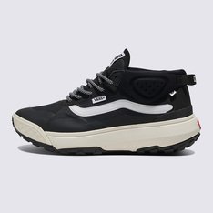 “You are Made for the Elements”. Estes são os seus Vans. Inspirado em atividades ao ar livre e baseado em aventura, o Tênis Crosspath Mid Mte Black White oferece novos níveis de versatilidade para facilitar o dia a dia. Extremamente versátil e repleta de conforto, esta silhueta de cano médio repelente à água oferece uma entressola em EVA de base biológica projetada para amortecimento máximo combinada com uma sola All-Trac atualizada, projetada para melhorar a tração em qualquer terreno. Onde quer que seu estilo de vida ativo o leve, temos tudo o que você precisa para explorar o dia todo. Com o logotipo Vans Checkerboard Globe, este produto é feito de pelo menos 30% de um ou uma combinação de materiais reciclados, renováveis ??e/ou regenerativos.Para saber mais sobre a Vans e sua jornada em direção a materiais sustentáveis, acesse www.vans.com.br/sustentabilidade.