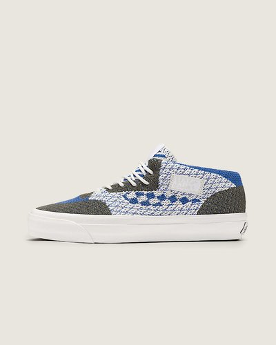 Combinando a estrutura aprimorada da Vans com um cabedal de malha premium. Inspirado na história do skate em subverter o universo do luxo com detalhes premium adaptados, o Tênis Half Cab Kinit Premium Ek Blue reinventa um dos maiores ícones da Vans, aprimorando cada painel.