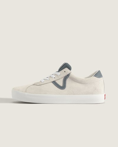Lançado originalmente no início dos anos 90, o Tênis Sport Low Stormy Weather é um estilo atemporal, uma homenagem aos designs esportivos retrô de décadas passadas. Os detalhes do design incluem uma lateral mais alta com acabamento brilhante e costuras detalhadas.