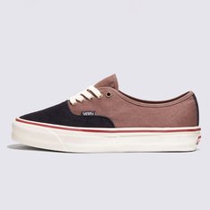 Uma maneira consciente para enfrentar o dia com sustentabilidade. A Vans reconstruiu alguns dos seus clássicos mais icônicos com escolhas intencionais sobre os materiais utilizados. Com parte superior estampada em checkerboard em lona de algodão regenerativo, o modelo apresenta uma sola que usa borracha natural regenerativa para tração durável e uma palmilha de espuma de base biológica para maior conforto, o Tênis Authentic Mte Salt Wash Brown Multi oferece uma estética clássica da Vans, enquanto trabalha em direção a um futuro melhor. Com o logotipo Vans Checkerboard Globe, este produto é feito de pelo menos 30% de um ou uma combinação de materiais reciclados, renováveis ??e/ou regenerativos.Para saber mais sobre a Vans e sua jornada em direção a materiais sustentáveis, acesse www.vans.com.br/sustentabilidade.