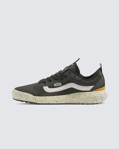 Máximo conforto e aliado de todas as rotinas. Esteja sempre pronto para o inesperado com o Tênis Ultrarange Exo Mte Speckle Multi. Com um solado co-moldado construído em padrão tratorado em waffle - exclusividade Vans - ele maximiza a cobertura, aderência e durabilidade da borracha. A nova entressola UltraCush™ Lite traz conforto e leveza para o calce. O modelo de cano baixo possui cabedal com inspiração na silhueta do icônico Old Skool - em camurça, tecido e sintético multicolorido - totalmente respirável, com biqueira e antepé de borracha renovado, deixando o calce no ajuste ideal. O Exo Skeleton fornece apoio integrado nos dedos e na parede lateral medial, com uma trava de calcanhar para um ajuste seguro. No calcanhar e lingueta, traz puxadores, facilitando o calce. O tradicional skate “Vans Off The Wall” é aplicado na heeltab do calcanhar. Traz etiqueta Vans aplicada na lateral do tênis, enquanto a assinatura “Vans Ultrarange” é aplicada na lingueta. Conforto e estilo dentro e fora das pistas.