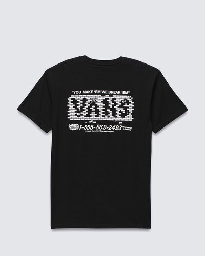 Fundada na Califórnia em 1966, a Vans está envolvida com a cultura de rua, artes, música e ligada ao skate e à evolução do esporte, sem perder a essência. Dos clássicos aos modernos, a Vans possui uma enorme variedade de modelos de tênis, roupas e acessórios, sempre mantendo o estilo "Off The Wall". A Camiseta Break Made SS Black de manga curta preta possui estampa frontal e nas costas com assinatura Vans® dentro de um muro de tijolos, com a inscrição da frase: “You make ‘em we break’ em” - em silk à base d’água. Traz etiqueta tecida Vans aplicada na manga.