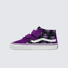 Inspirado no lendário tênis de cano alto da Vans, o Tênis Sk8-Mid V Infantil Glow Octopus Black Purple reúne o melhor dos dois mundos com uma estética Sk8-Hi familiar: com a silhueta clássica de cano médio e fecho de velcro duplo, permitindo o calce fácil e totalmente seguro dos pequenos. O modelo traz estampa divertida e colorida diretamente do fundo do mar, com polvos e bolhas de água no cabedal.
Características do produto:
• Silhueta com a estética lendária do Sk8-Hi® em tênis de cano médio;
• Fechos duplos de velcro;
• Cabedal durável em camurça e lona;
• Biqueiras reforçadas;
• Colarinhos acolchoados de suporte;
• Sola waffle de borracha exclusiva Vans.