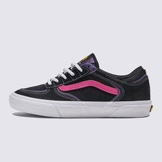 Os clássicos do skate: construídos extremamente resistentes por dentro para o skate! Celebrando o legado de 25 anos do Rowley, o tênis de skate original de Geoff Rowley, o Tênis Skate Rowley Skate Classics Black Pink ecoa o legado histórico da Vans Skateboarding enquanto impulsiona a cultura do skate. Construídos com base na herança e redesenhados para o skate moderno, este tênis épico vulcanizado homenageia a lenda do skate que deixou a sua marca na próxima geração, ao mesmo tempo que oferecem mais daquilo que os skatistas de hoje precisam para impulsionar o estilo e a progressão.