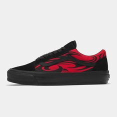 Sinta algo novo. Por quase 50 anos, o tênis Old Skool esteve conectado à cena musical underground. Agora, a Vans celebra esse vínculo com a Premium Old Skool Music Collection - com três cápsulas, inspiradas em diferentes eras. A Punk Capsule revive a estampa de leopardo ousada e os sólidos de destaque, ecoando as cores adotadas por músicos punk e hardcore nos anos 70 e 80. A construção da silhueta Premium apresenta amortecimento na palmilha, uma palmilha aprimorada com materiais para melhor ajuste e conforto. Paredes laterais brilhantes, fita de proteção superior e etiquetas do acervo Vans, que homenageiam os detalhes originais dos calçados da década de 90. Projetado com materiais sustentáveis, como sola de borracha regenerativa e palmilha de base biológica, o Premium Old Skool™ é elevado em todos os sentidos.