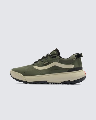 “You are Made for the Elements”. Estes são os seus Vans. O Tênis Crosspath Mte Grape Leaf possui inspiração na família UltraRange, criando a mistura perfeita de estilo e funcionalidade para aventuras urbanas e ao ar livre. Extremamente versátil e infundido com conforto, o tênis apresenta uma silhueta de cano baixo repelente à água. Apresenta uma entressola de EVA de base biológica projetada para amortecimento máximo emparelhado com uma sola All-Trac atualizada projetada para melhorar a tração em qualquer terreno. Pronta para tudo - ela oferece o equilíbrio perfeito entre amortecimento e suporte, não importa onde a trilha te leve. Com o logotipo Vans Checkerboard Globe, este produto é feito de pelo menos 30% de um ou uma combinação de materiais reciclados, renováveis e/ou regenerativos.Para saber mais sobre a Vans e sua jornada em direção a materiais sustentáveis, acesse www.vans.com.br/sustentabilidade.