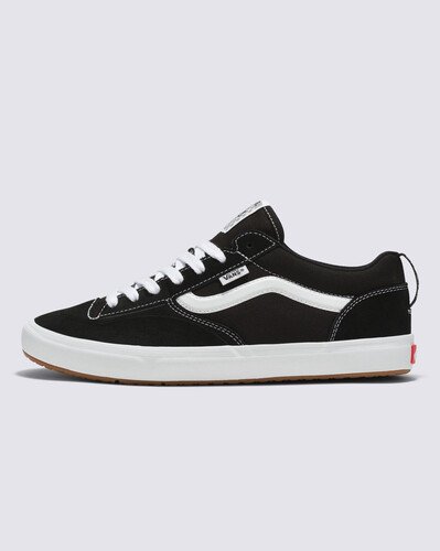 <p>Algo totalmente diferente.</p>
<p>O The Lizzie, o primeiro tênis de skate exclusivo de Lizzie Armanto, inova tanto quanto a própria Lizzie com uma solução única para os problemas universais dos tênis de skate. O Tênis Skate Lizzie Low Black White apresenta uma solução mais ajustada, durável e sustentável para todos os skatistas. Construído com materiais orgânicos e inclusividade em mente, Lizzie e Vans apresentam algo completamente diferente para a nova geração de skatistas. Para poder estampar o logotipo VR3 Checkerboard Globe, pelo menos 30% do produto deve ser feito de materiais reciclados ou por uma combinação de materiais reciclados, renováveis e/ou regenerativos.</p>