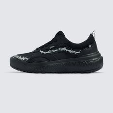 Uma maneira consciente de sustentabilidade e se preparar para o inesperado. Aqui, ali, em qualquer lugar. Combinando conforto e versatilidade, o Tênis Ultrarange Neo Vr3 Mte Refletive Reflective Matte Black Silver Mirror te permite aproveitar os momentos inesperados do seu dia, enquanto faz uma escolha consciente de sustentabilidade ao longo da sua viagem. O modelo possui o logotipo Vans Checkerboard Globe: este produto é feito de pelo menos 30% de um ou uma combinação de materiais reciclados, renováveis e/ou regenerativos, seguindo as diretrizes rígidas de design e materiais destinados a reduzir o impacto ambiental. Para saber mais sobre a Vans® e a sua jornada rumo a materiais sustentáveis, acesse www.vans.com.br/sustentabilidade.