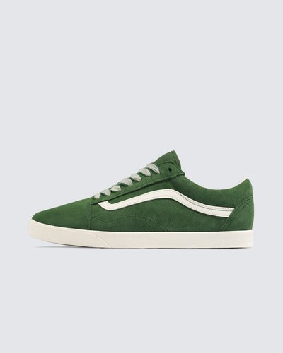 O Tênis Old Skool Outlines Fairway leva as coisas a um nível mais baixo, trazendo um visual elegante e aerodinâmico ao icônico tênis Sidestripe. Apresentando o cabedal inconfundível do Old Skool tradicional, combinado com camurça macia e uma construção de parede lateral mais baixa, esta nova interpretação de um ícone oferece nova versatilidade ao reduzir o volume, sem abrir mão do estilo.