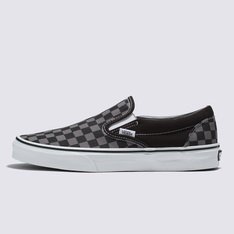 Apresentado pela primeira vez em 1977, o Vans #98 - agora conhecido como Classic Slip-On - tornou-se um ícone no sul da Califórnia. Hoje, o Classic Slip-On é conhecido mundialmente por sua silhueta confortável, facilidade de uso e design admirado. Com a icônica estampa em checkerboard da Vans, o Tênis Slip-On Black Pewter Checkerboard é um item essencial para o dia a dia com o verdadeiro estilo “Off The Wall”. Este tênis slip-on atemporal também inclui cabedal discreto de lona, colarinhos acolchoados de suporte, detalhes elásticos nas laterais e sola de borracha waffle exclusiva Vans.