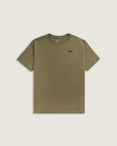 A Camiseta Manga Curta New Left Chest Olive Brown traz o logo VANS estampado no peito e construção em knit, com gola careca e modelagem clássica. Confeccionada em algodão, oferece toque macio, respirabilidade e caimento tradicional. O corte clean e o acabamento discreto valorizam estampas e grafismos da marca, entregando conforto confiável e um visual autêntico e atemporal do universo da marca.