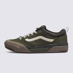 A Vans tem o orgulho de apresentar uma silhueta totalmente nova e específica para bicicletas: o BMX Peak. Projetado com a construção UltimateWaffle, que oferece aderência superior, amortecimento e conforto, o Vans BMX Peak foi desenvolvido para atender ao mais alto rigor de desempenho e foi testado e aprovado pela equipe de inovação da Vans e pelos principais pilotos da equipe de fábrica. Então vá em frente, desafie-se ao máximo e veja o que está do outro lado.
