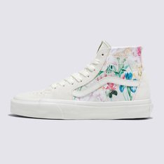 O Tênis Sk8-Hi Bouquet Multi é uma versão desconstruída do lendário tênis de cano alto, ele apresenta uma silhueta mais esbelta e ajustada do que o Sk8-Hi tradicional. Com fechamento em cadarço e uma estampa floral vibrante, este estilo clássico com sidestripe vem equipado com cabedal de camurça e lona e solas de borracha waffle exclusivas Vans. 

Características do produto:
• O lendário tênis de cano alto da Vans redesenhado com uma silhueta mais esbelta • Cabedal de camurça e lona desconstruído • Estampa floral • Fechamento com cadarço • Sola de borracha waffle exclusiva Vans.