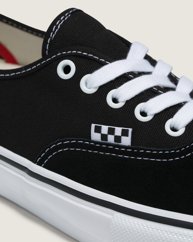 Tênis Skate Authentic Black White