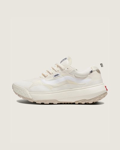 “You are Made for the Elements”. Estes são os seus Vans. O Tênis Crosspath Mte Marshmallow possui inspiração na família UltraRange, criando a mistura perfeita de estilo e funcionalidade para aventuras urbanas e ao ar livre. Extremamente versátil e infundido com conforto, o tênis apresenta uma silhueta de cano baixo repelente à água. Apresenta uma entressola de EVA de base biológica projetada para amortecimento máximo emparelhado com uma sola All-Trac atualizada projetada para melhorar a tração em qualquer terreno. Pronta para tudo - ela oferece o equilíbrio perfeito entre amortecimento e suporte, não importa onde a trilha te leve. Com o logotipo Vans Checkerboard Globe, este produto é feito de pelo menos 30% de um ou uma combinação de materiais reciclados, renováveis e/ou regenerativos.Para saber mais sobre a Vans e sua jornada em direção a materiais sustentáveis, acesse www.vans.com.br/sustentabilidade.