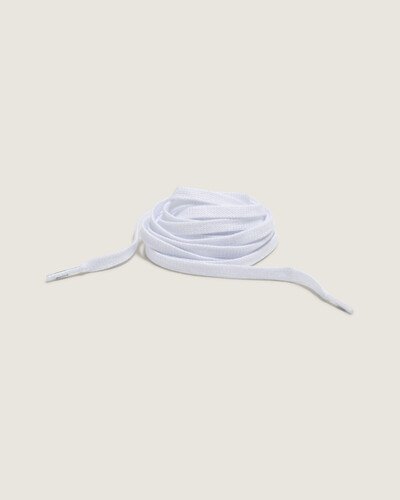 O Cadarço Vans White é um acessório confeccionado em 100% poliéster com 137 cm de comprimento. Pode ser usado em um tênis de 8-10 ilhoses de cada lado. Na cor branca, esse modelo combina com todos os seus clássicos. Vendido separadamente.
