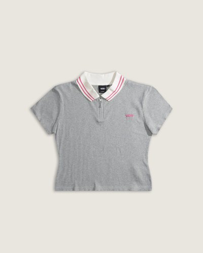 Polo em malha canelada com elastano, gola contrastante com vivo e abertura frontal com zíper. Possui logo bordado no peito e acabamento com lavagem suave.